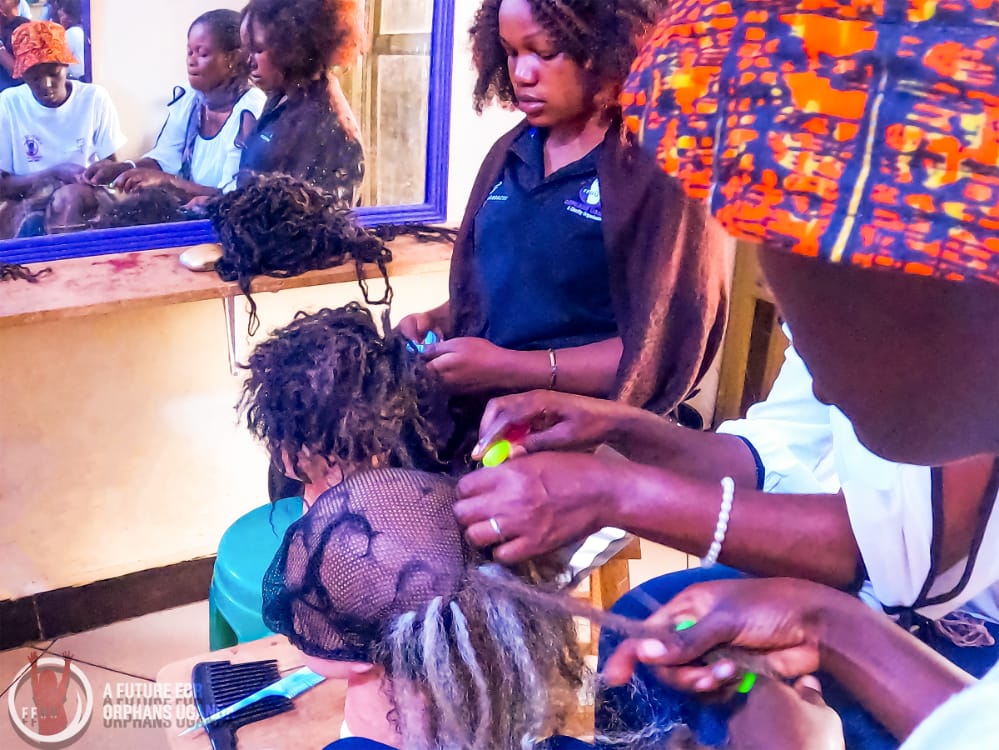 children-hair-dressing