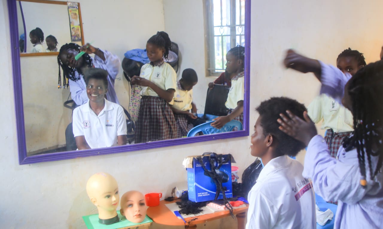 Hairdressing training session
